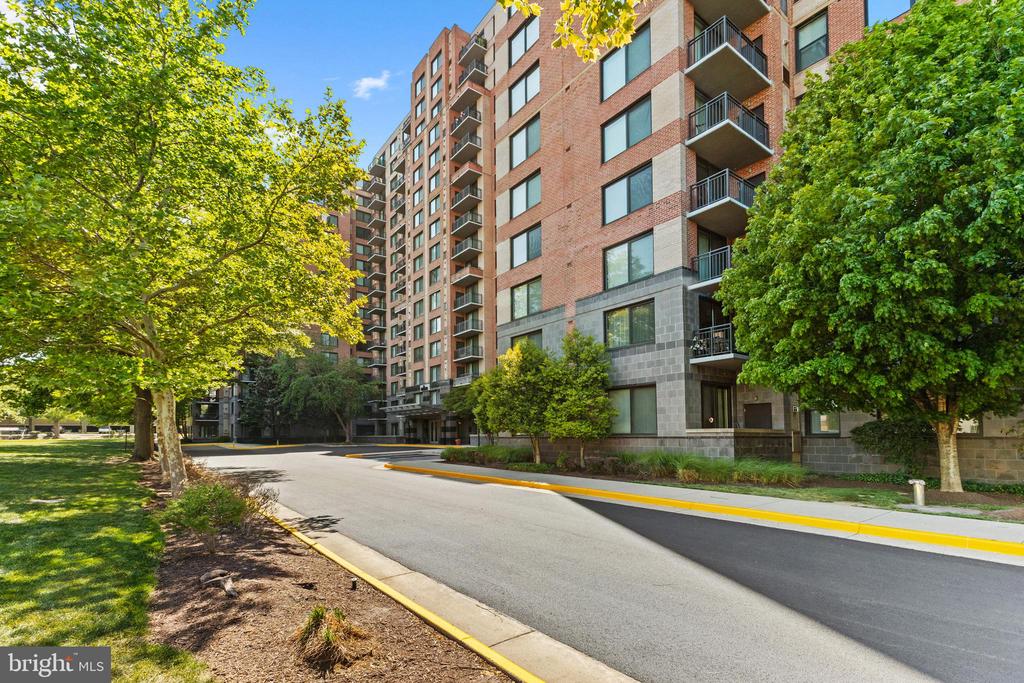 2451 MIDTOWN AVENUE 616