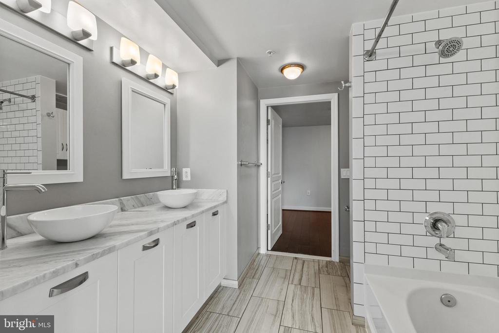 2451 MIDTOWN AVENUE 616