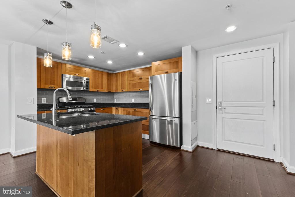 2451 MIDTOWN AVENUE 616