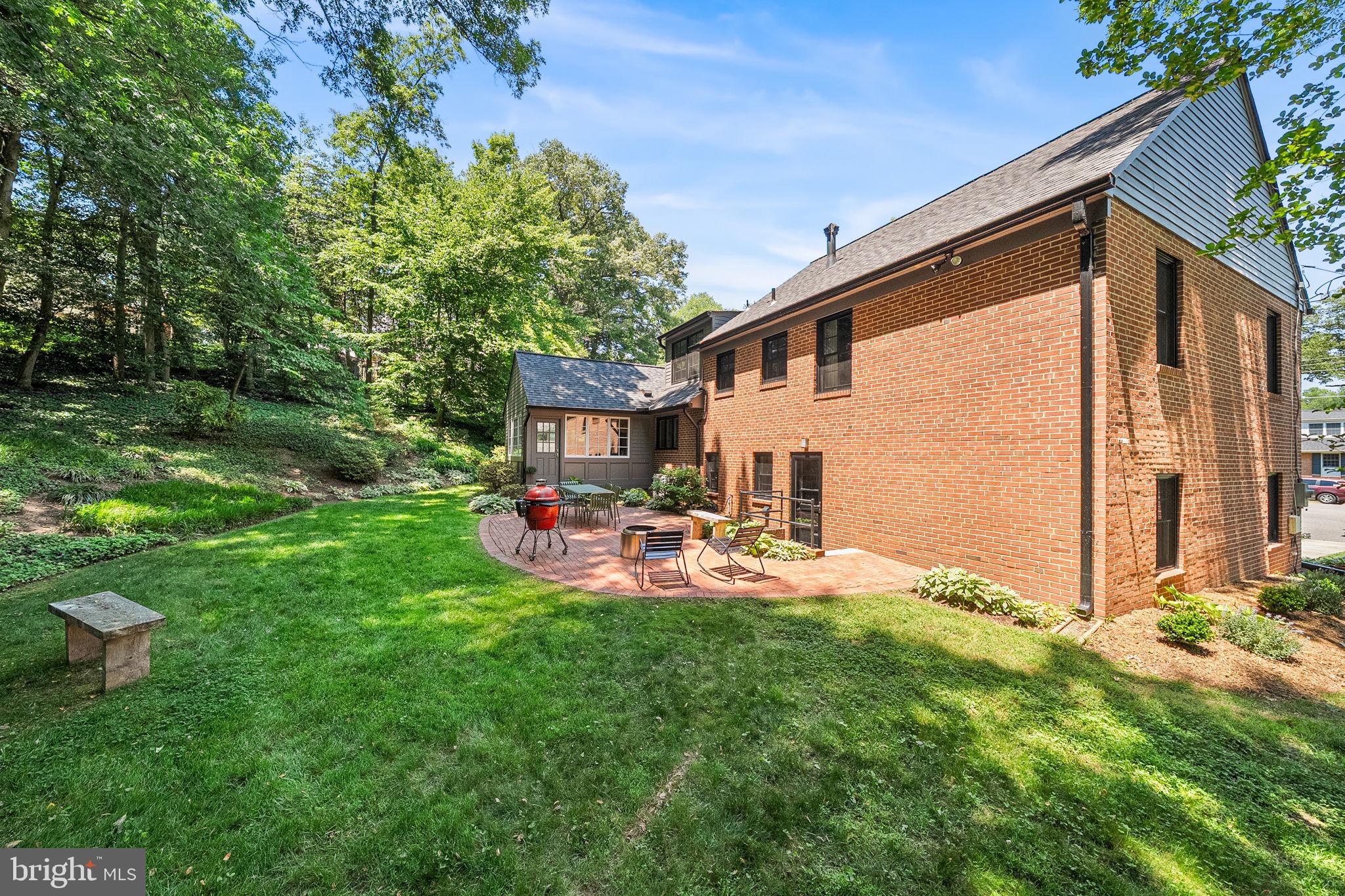 825 ELAINE COURT
