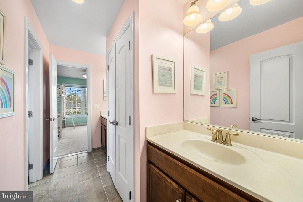1232 SHENANDOAH ROAD