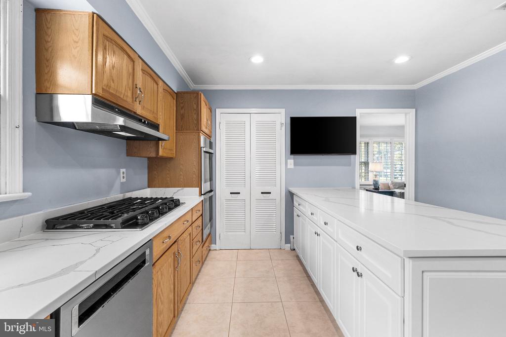 7851 MIDDAY LANE