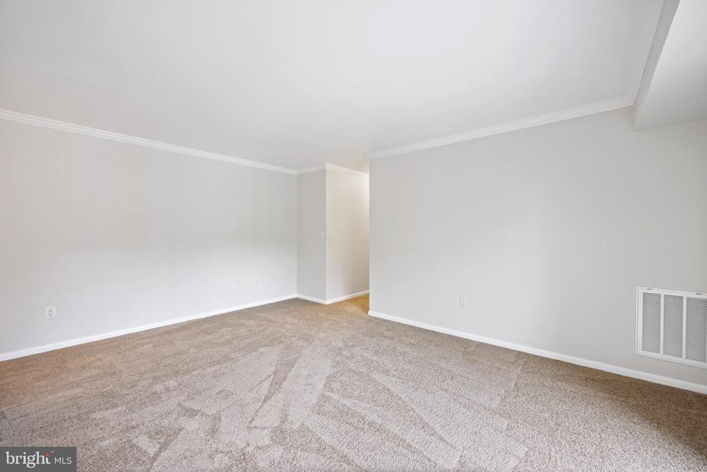 1523 Colonial Dr #304