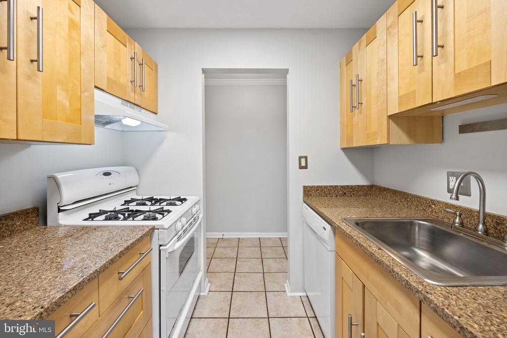 1523 Colonial Dr #304