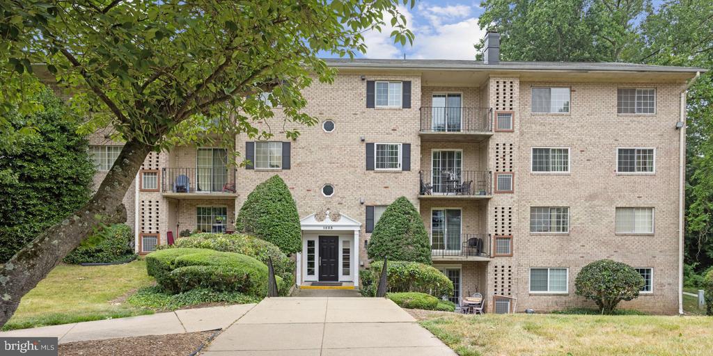 1523 Colonial Dr #304
