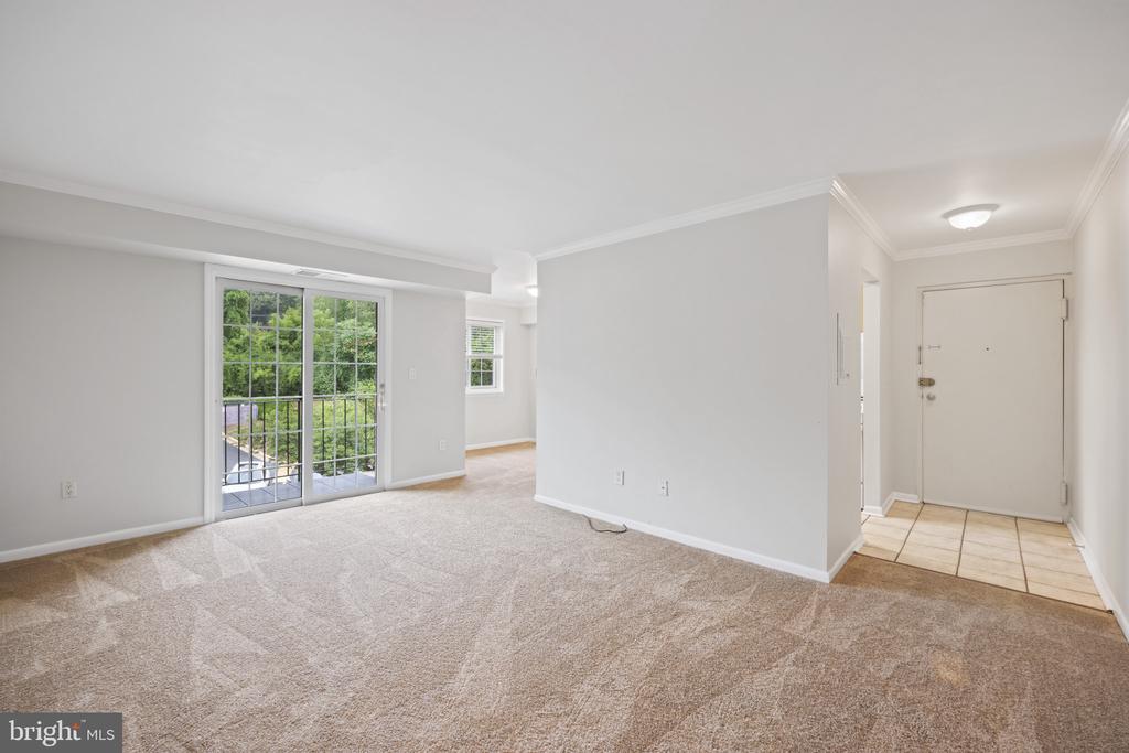 1523 Colonial Dr #304