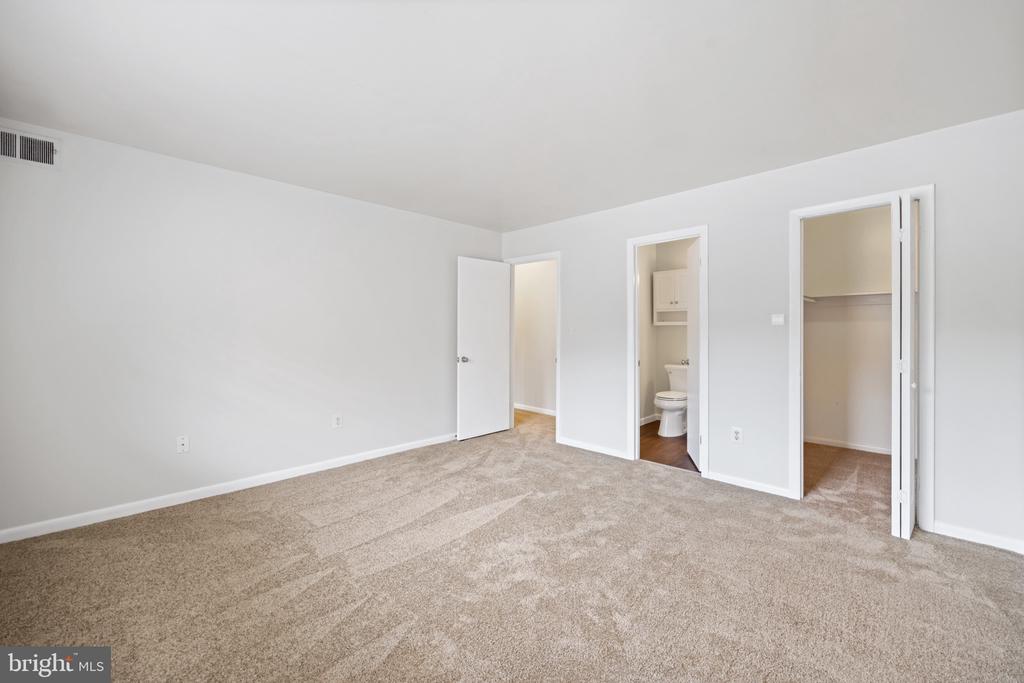 1523 Colonial Dr #304
