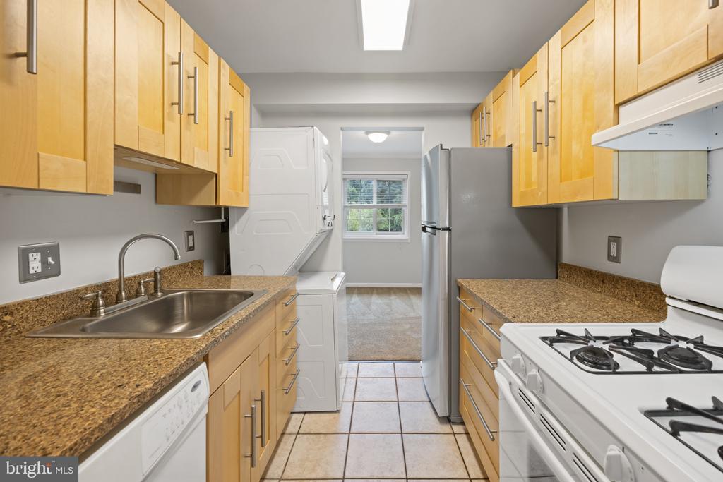 1523 Colonial Dr #304
