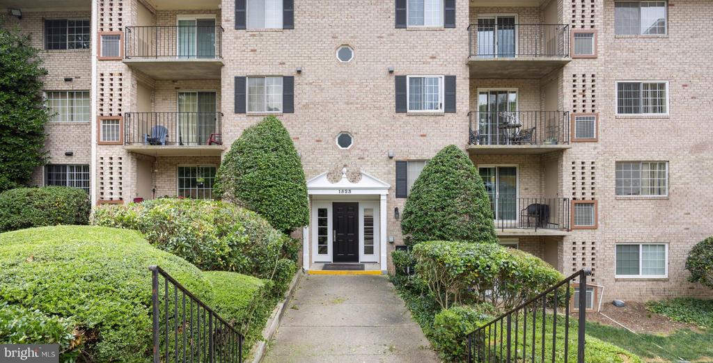 1523 Colonial Dr #304