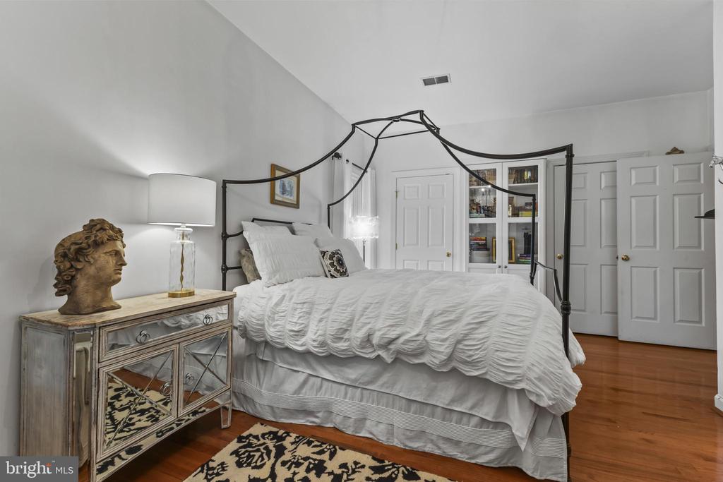 9923 BAGPIPE COURT