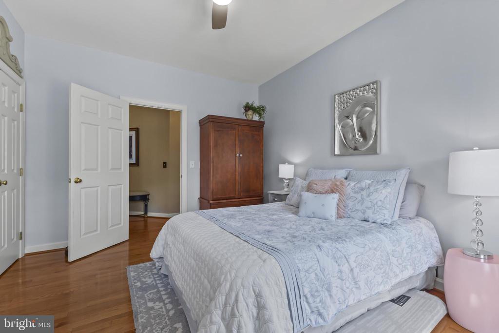 9923 BAGPIPE COURT