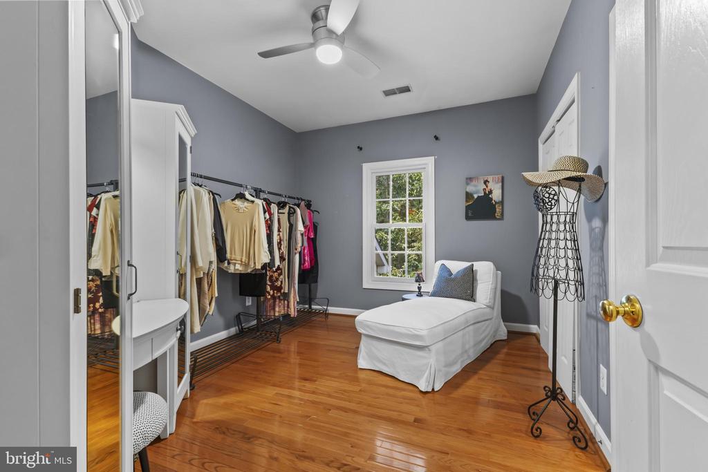 9923 BAGPIPE COURT
