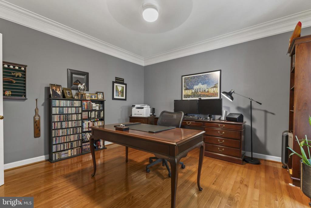 9923 BAGPIPE COURT