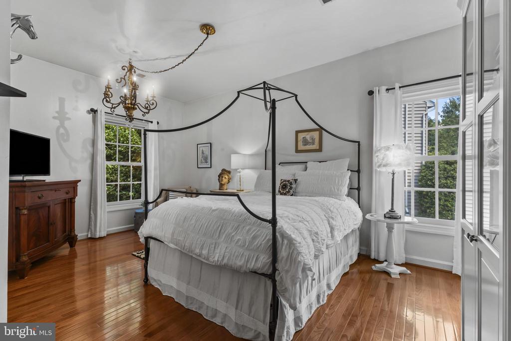 9923 BAGPIPE COURT