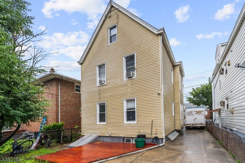 105 Van Riper Ave 1