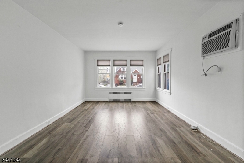105 Van Riper Ave 1