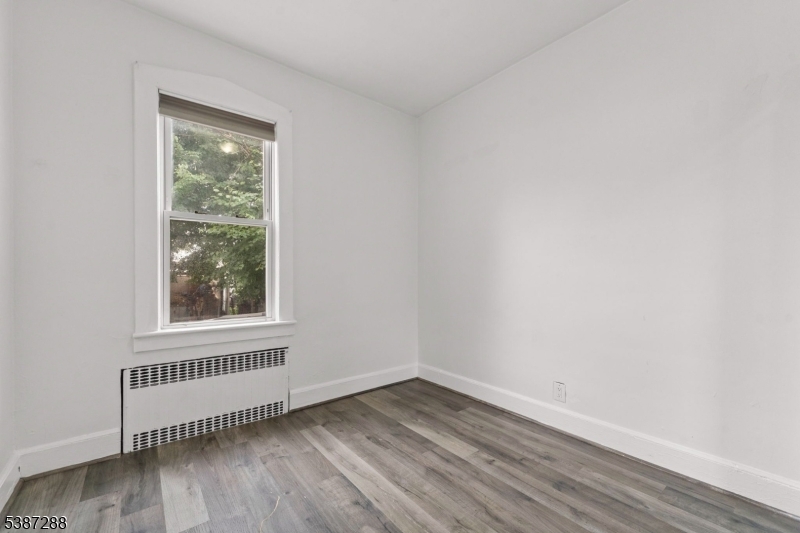 105 Van Riper Ave 1