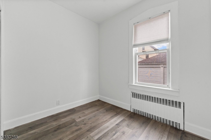 105 Van Riper Ave 1