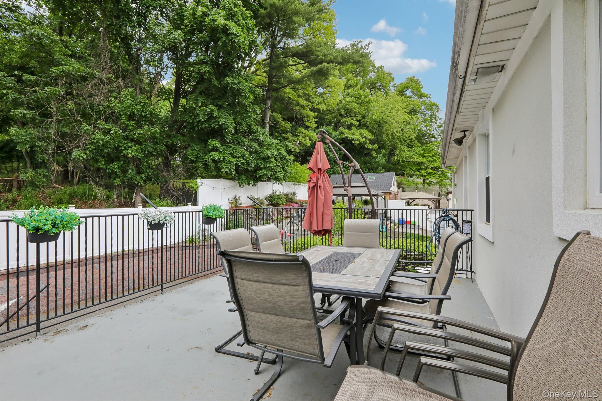 583 Bellevue Avenue N