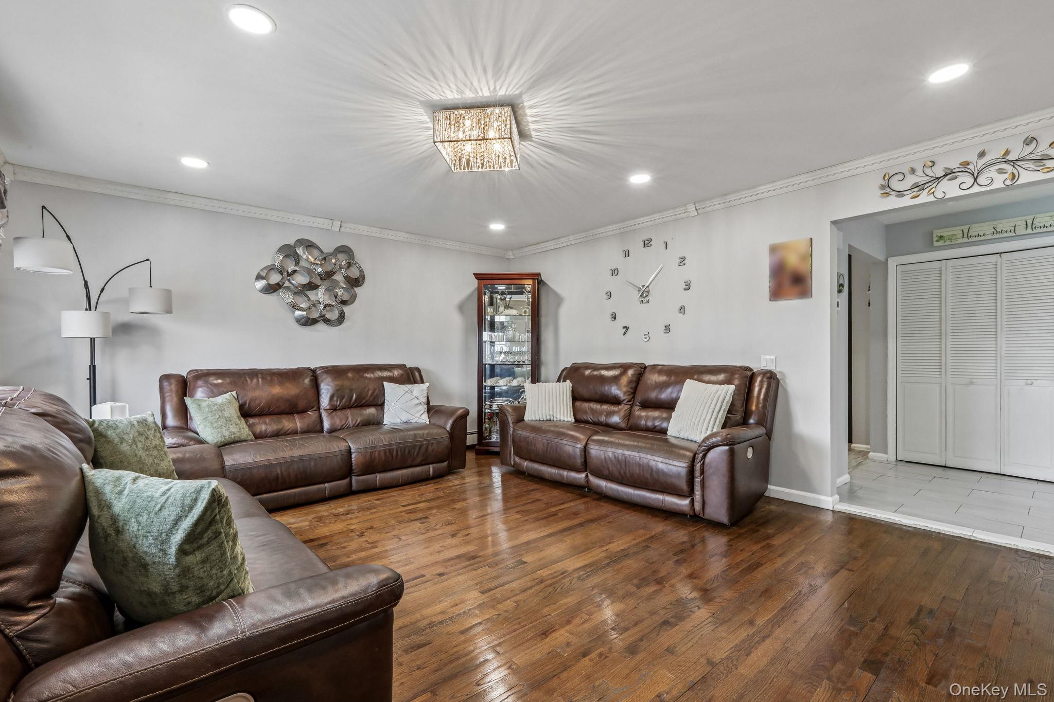 583 Bellevue Avenue N
