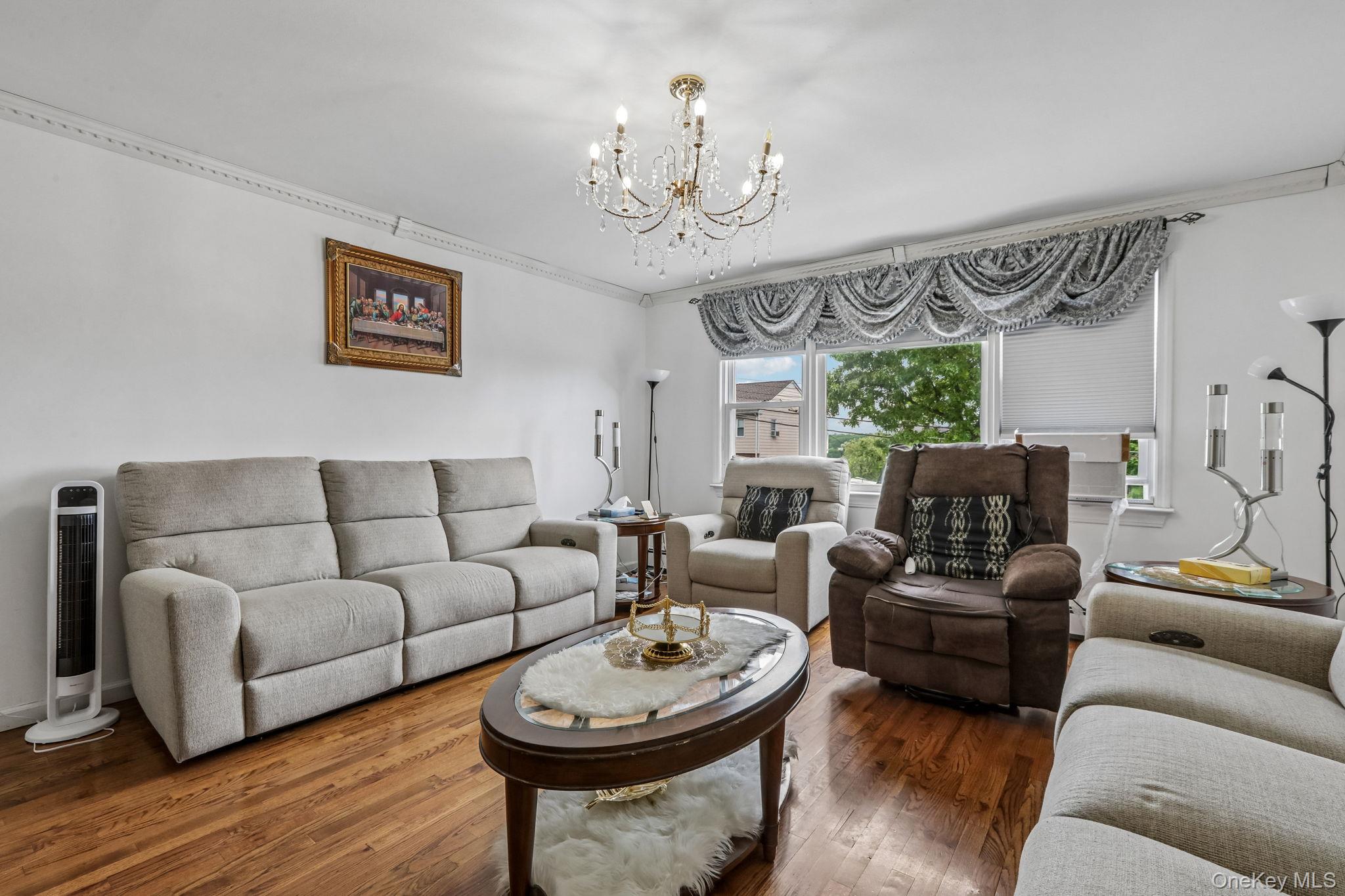 583 Bellevue Avenue N