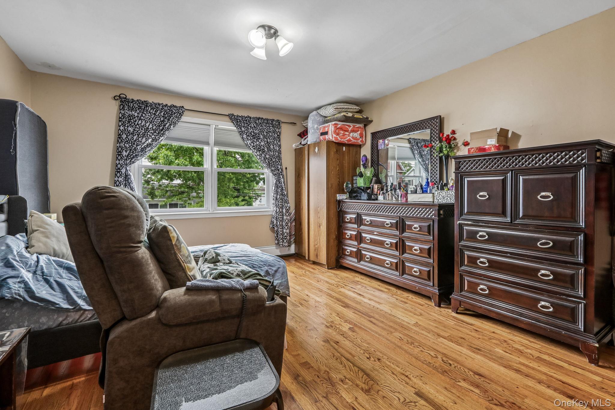 583 Bellevue Avenue N Unit: 1