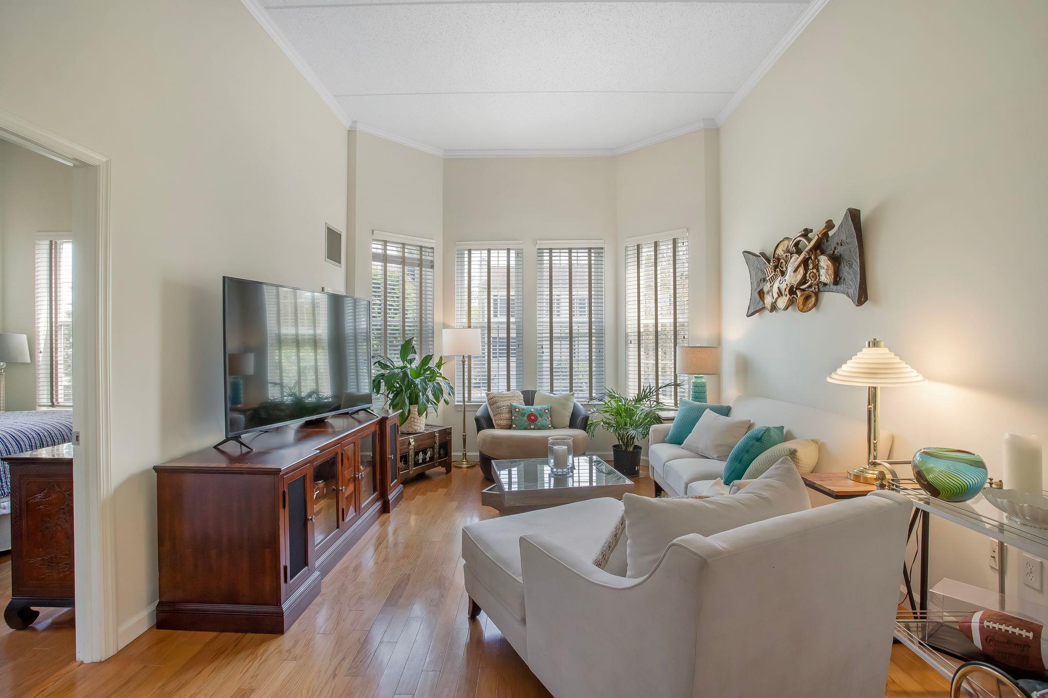 31 Greenridge Avenue Unit: 1Q