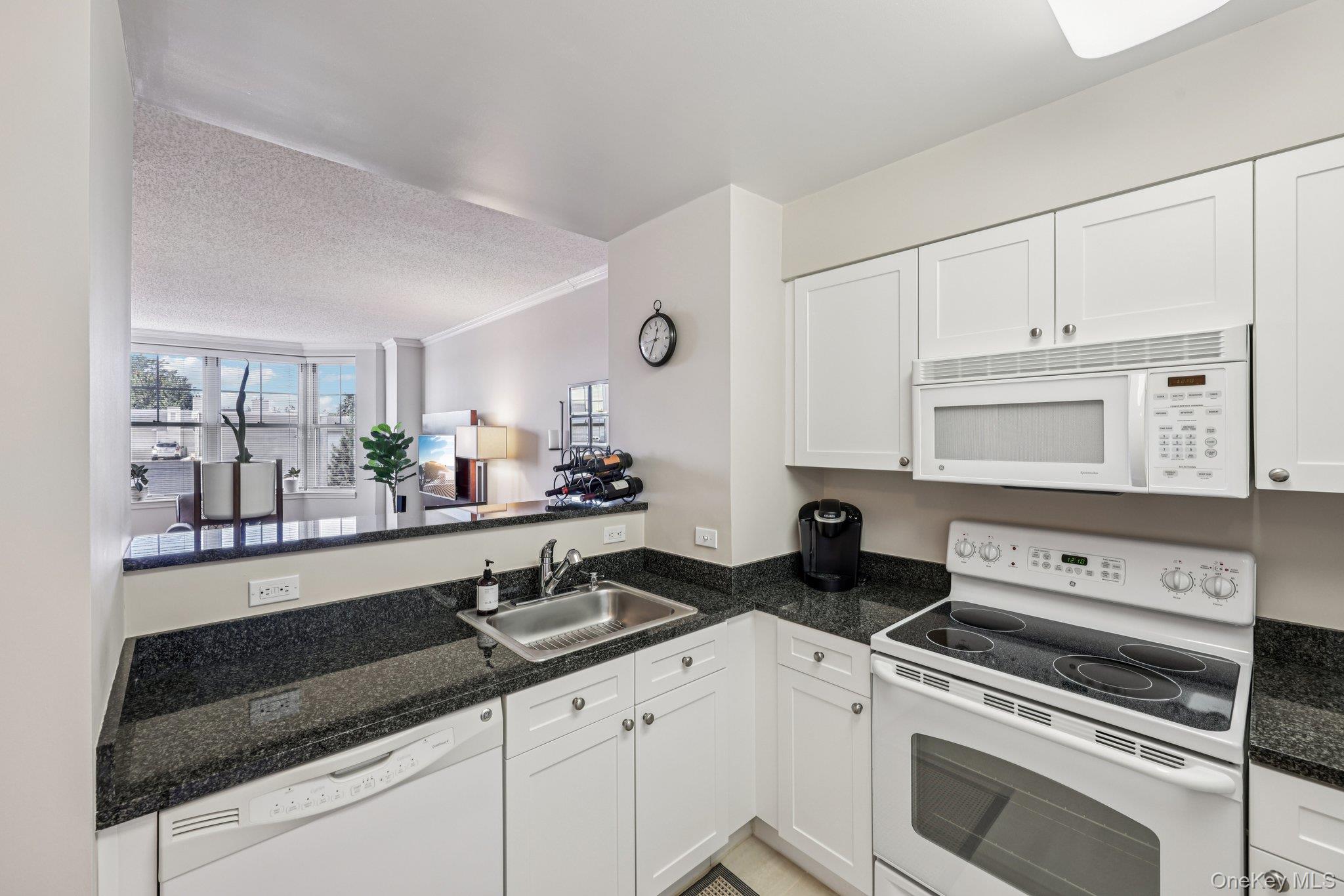 300 Mamaroneck Unit: 715