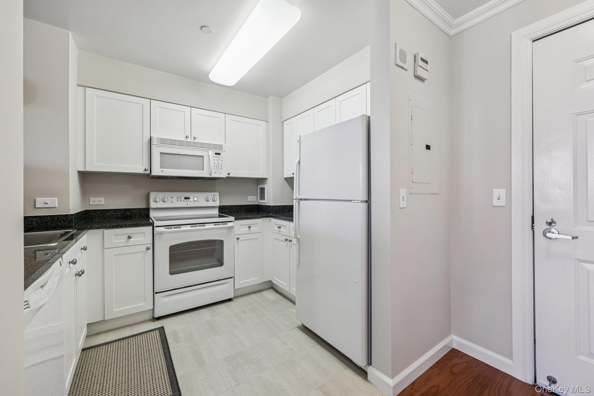 300 Mamaroneck Unit: 715