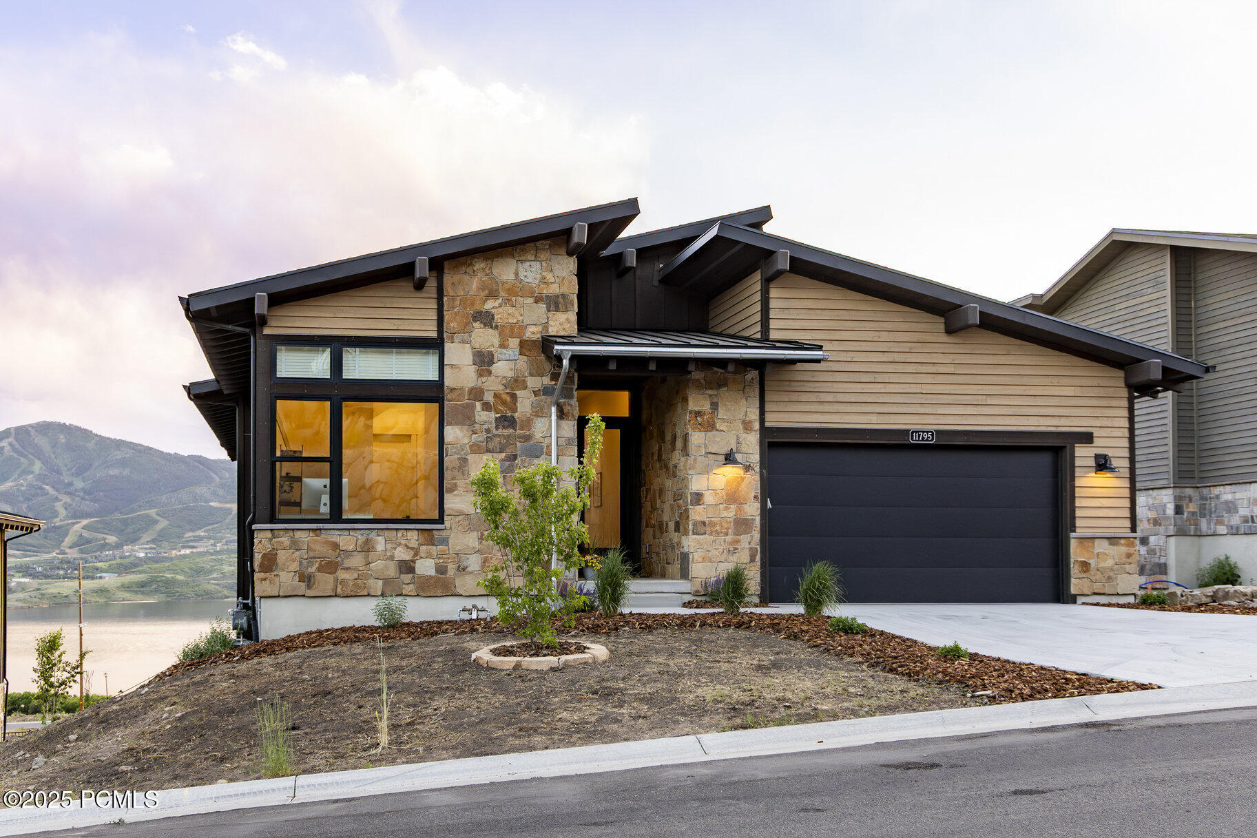 11795 N Star Gazer Circle