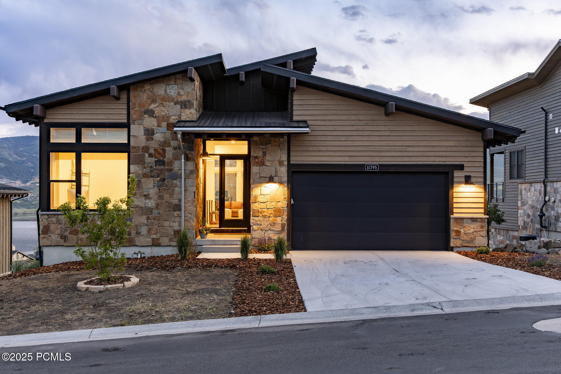 11795 N Star Gazer Circle