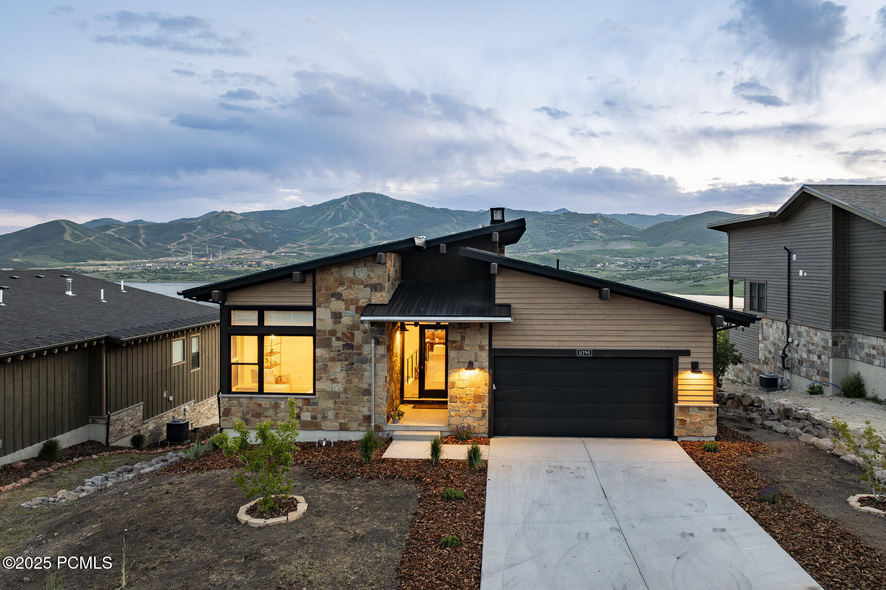 11795 N Star Gazer Circle