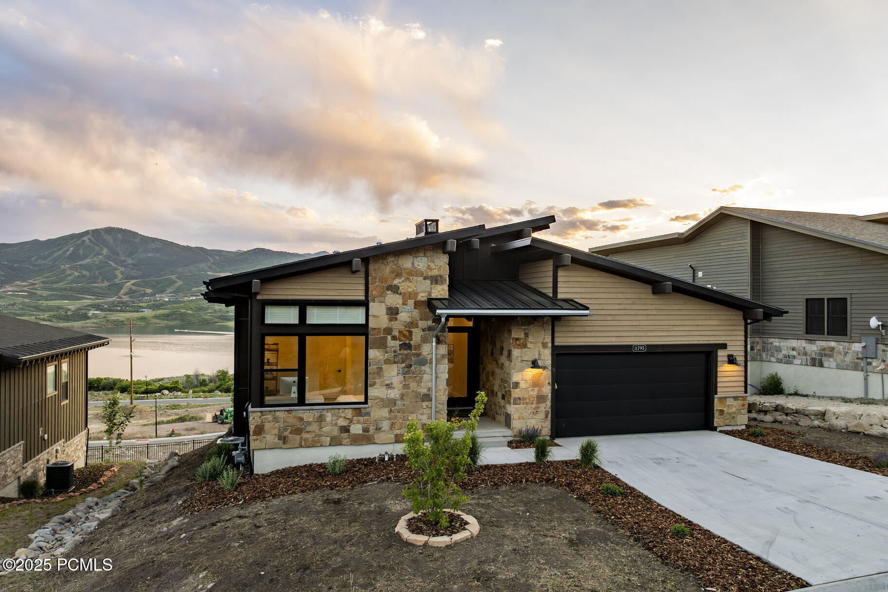 11795 N Star Gazer Circle