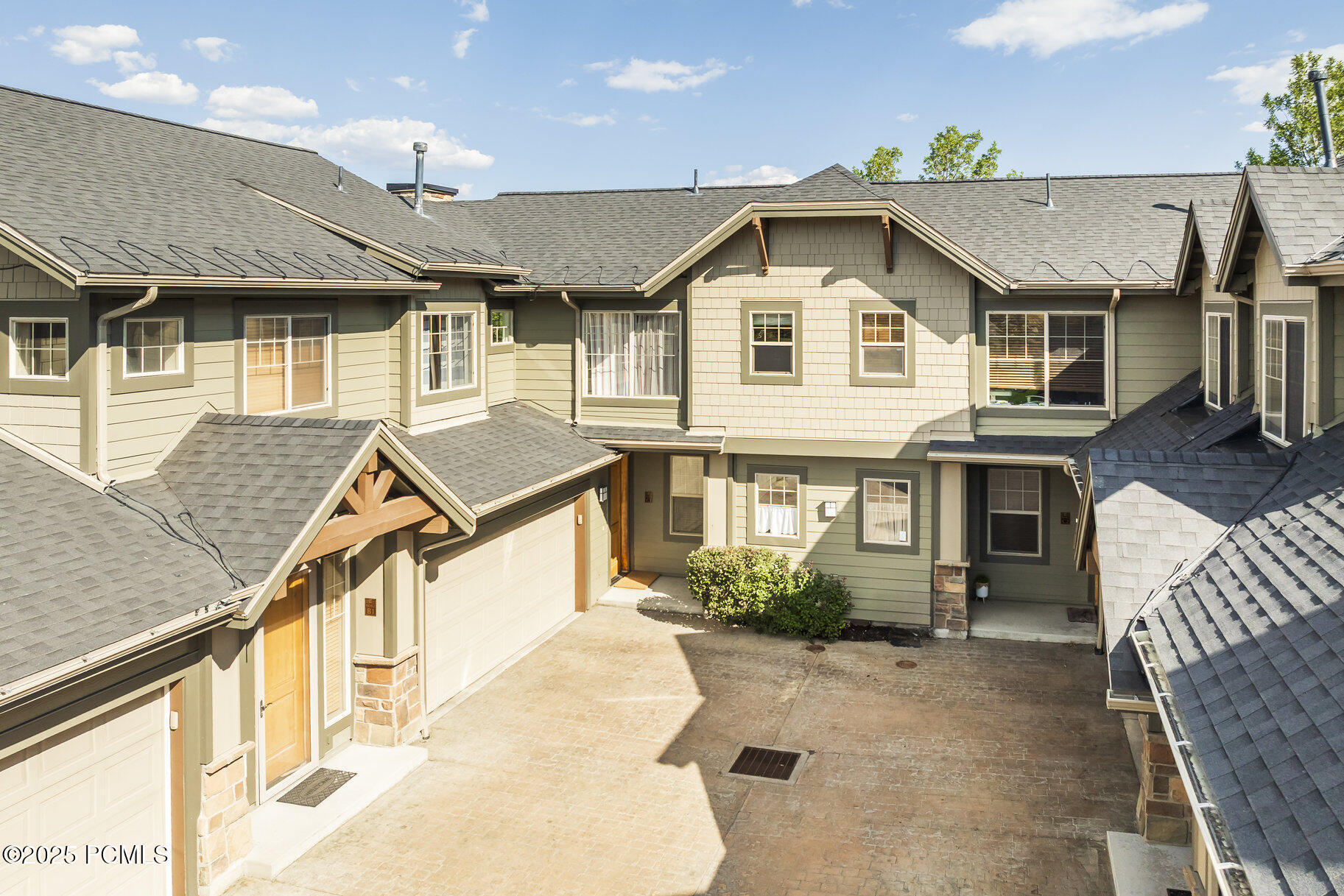 6042 N Fox Pointe Circle, C1