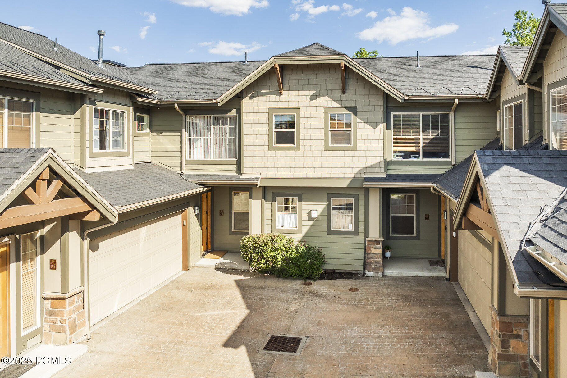 6042 N Fox Pointe Circle, C1
