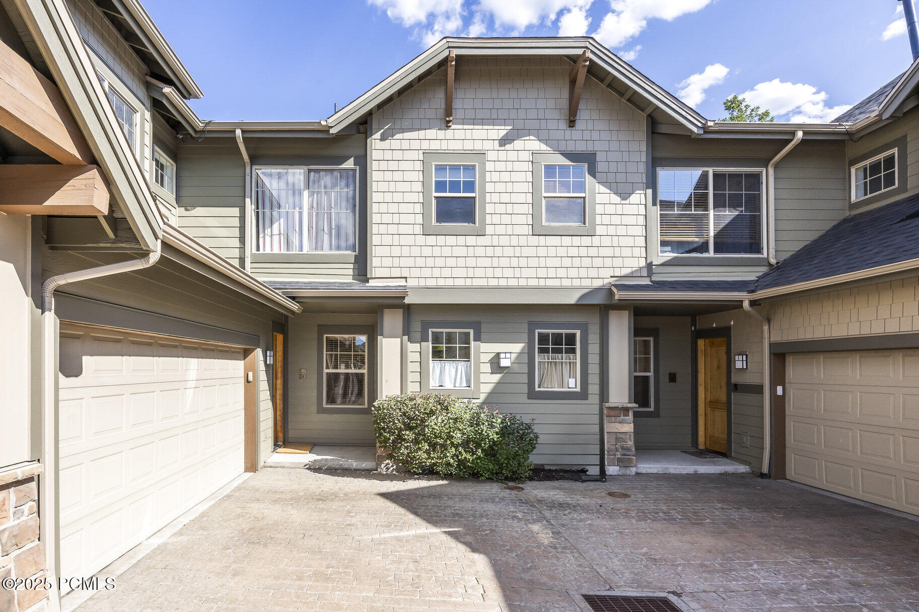 6042 N Fox Pointe Circle, C1