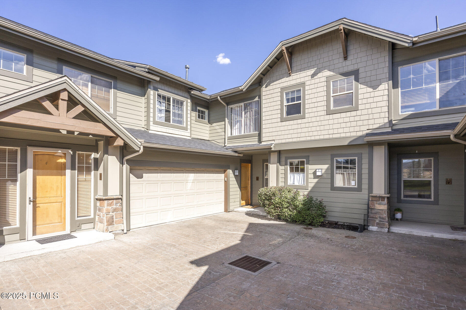6042 N Fox Pointe Circle, C1