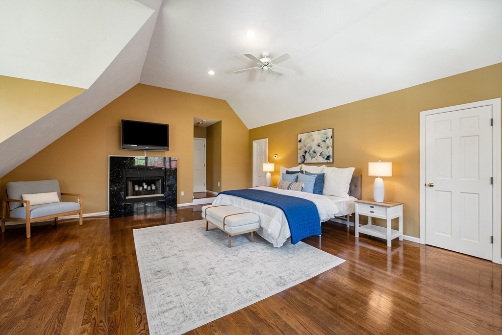 16 Foxhunt Trail