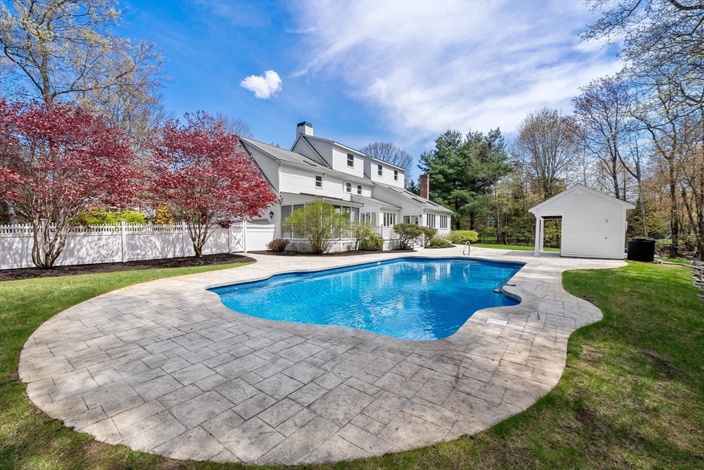 16 Foxhunt Trail