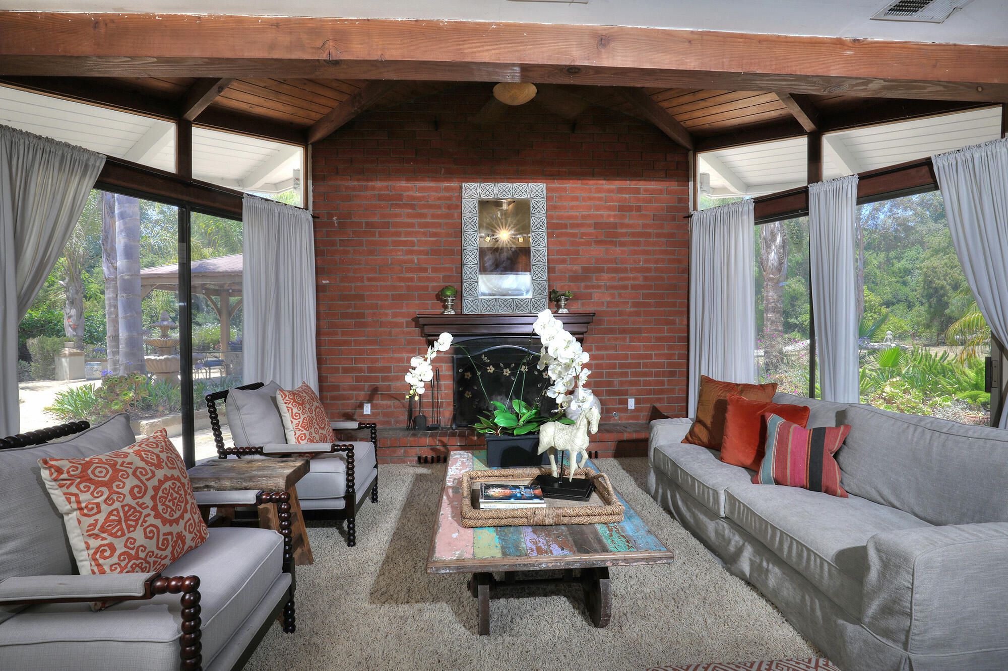 1053 Vereda Del Ciervo