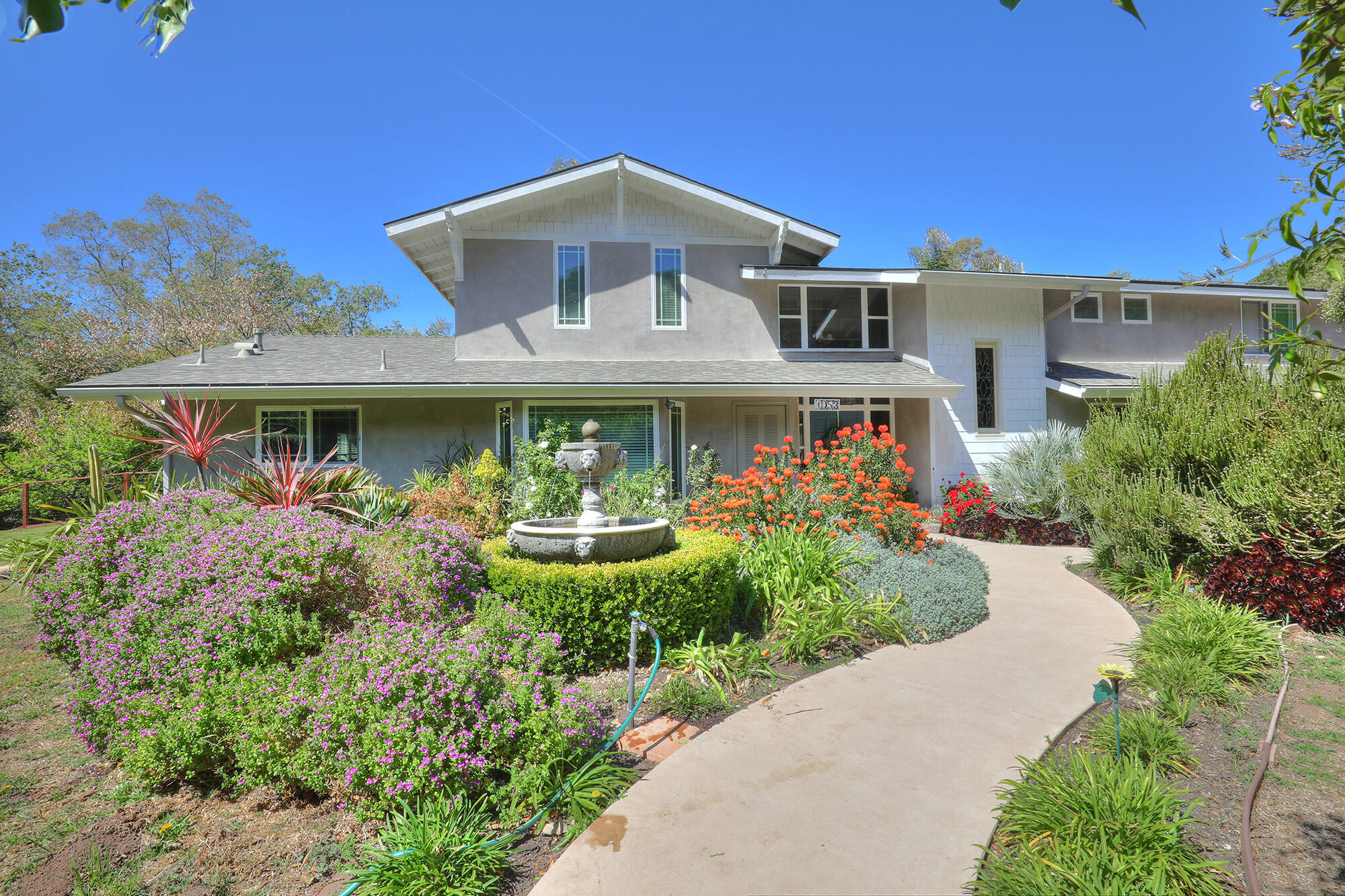 1053 Vereda Del Ciervo