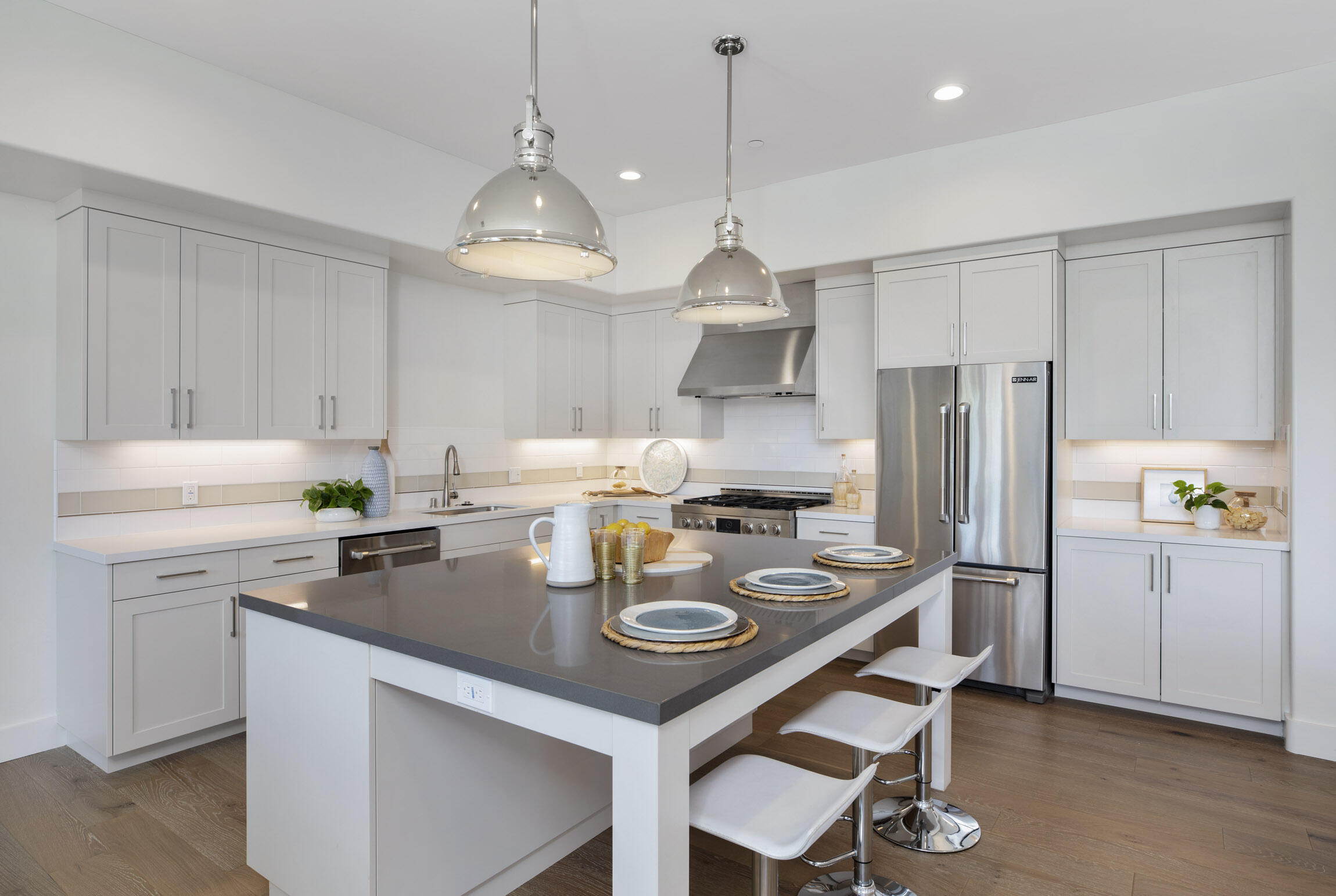 3726 State Street, 304