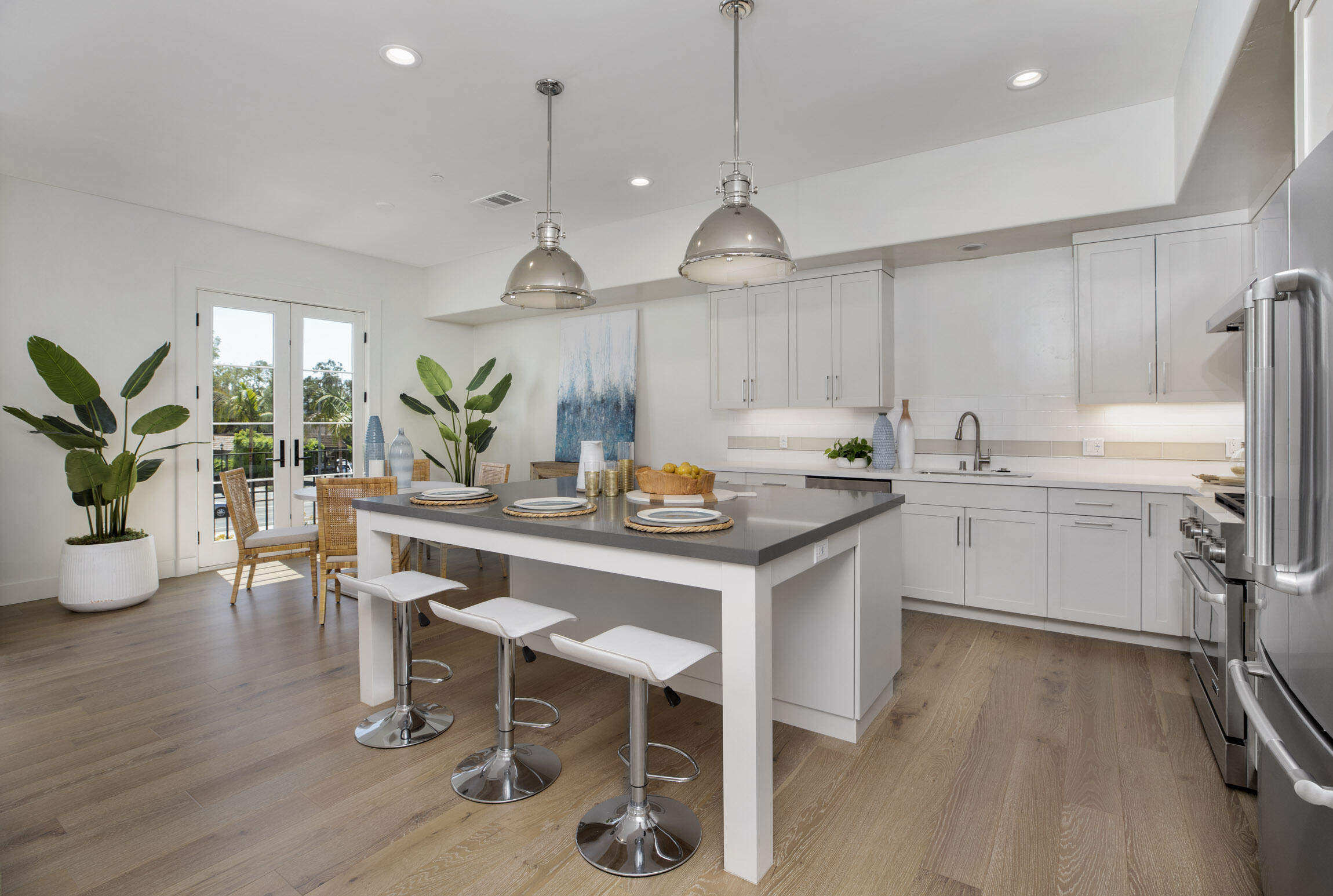 3726 State Street, 304