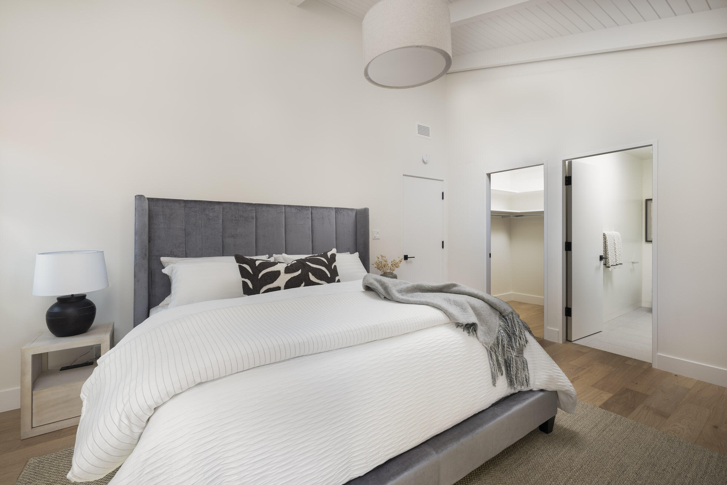 543 N La Cumbre Road