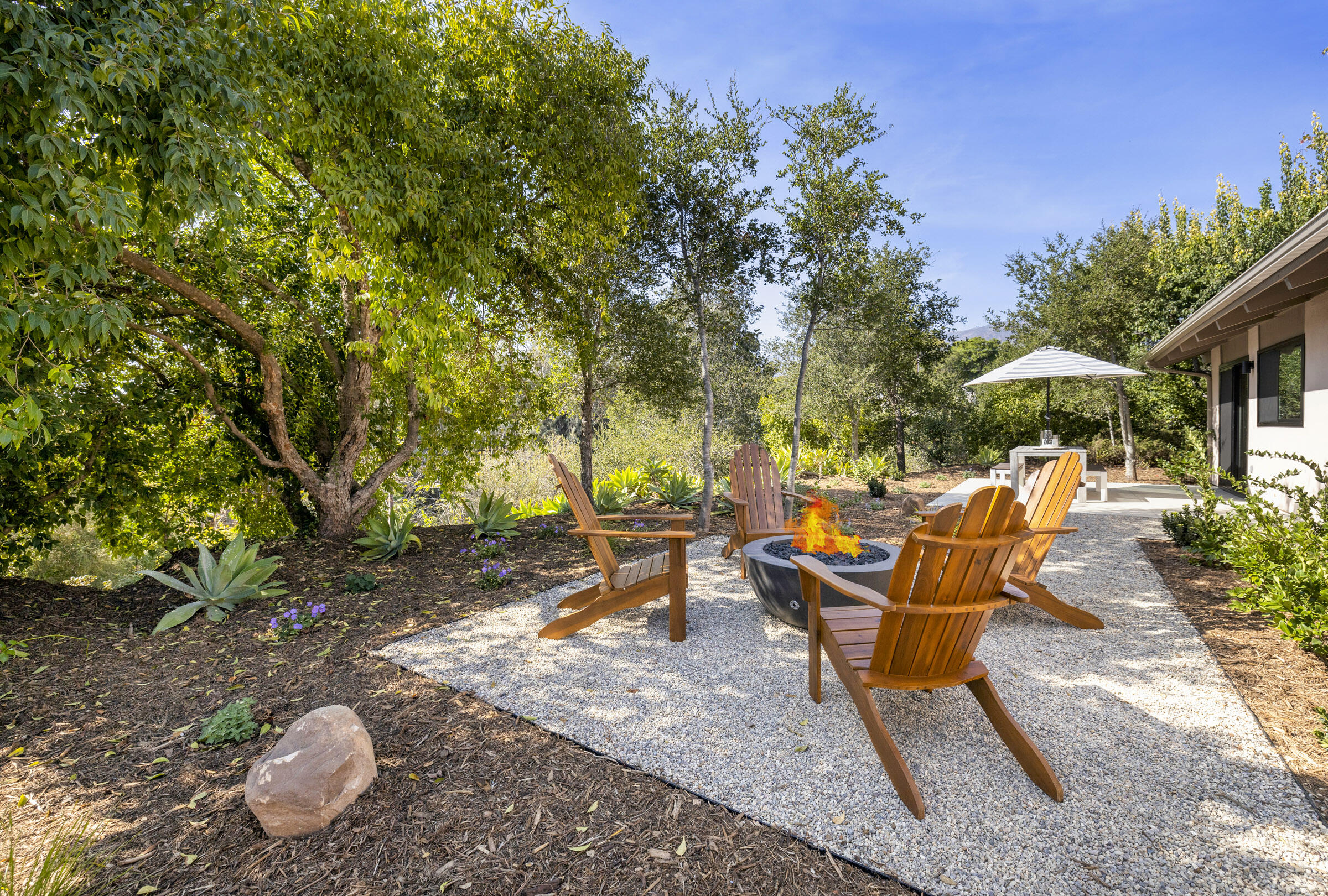 543 N La Cumbre Road