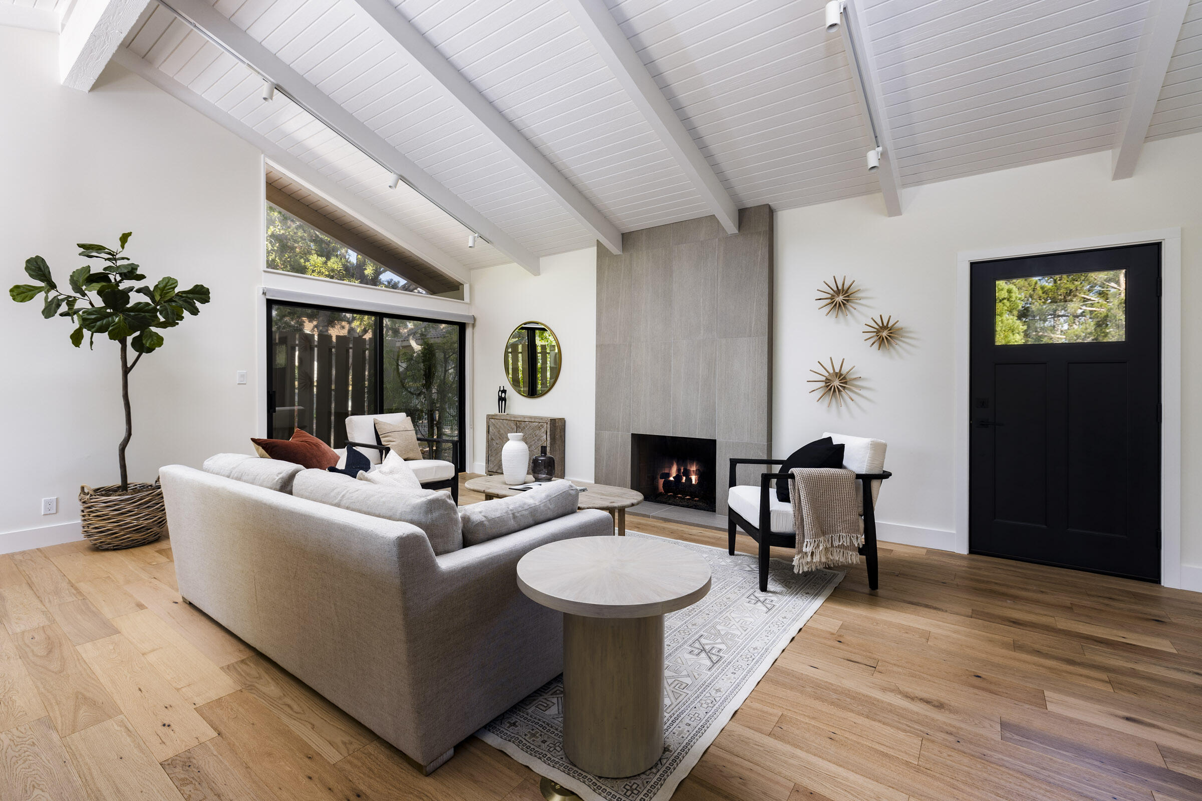 543 N La Cumbre Road