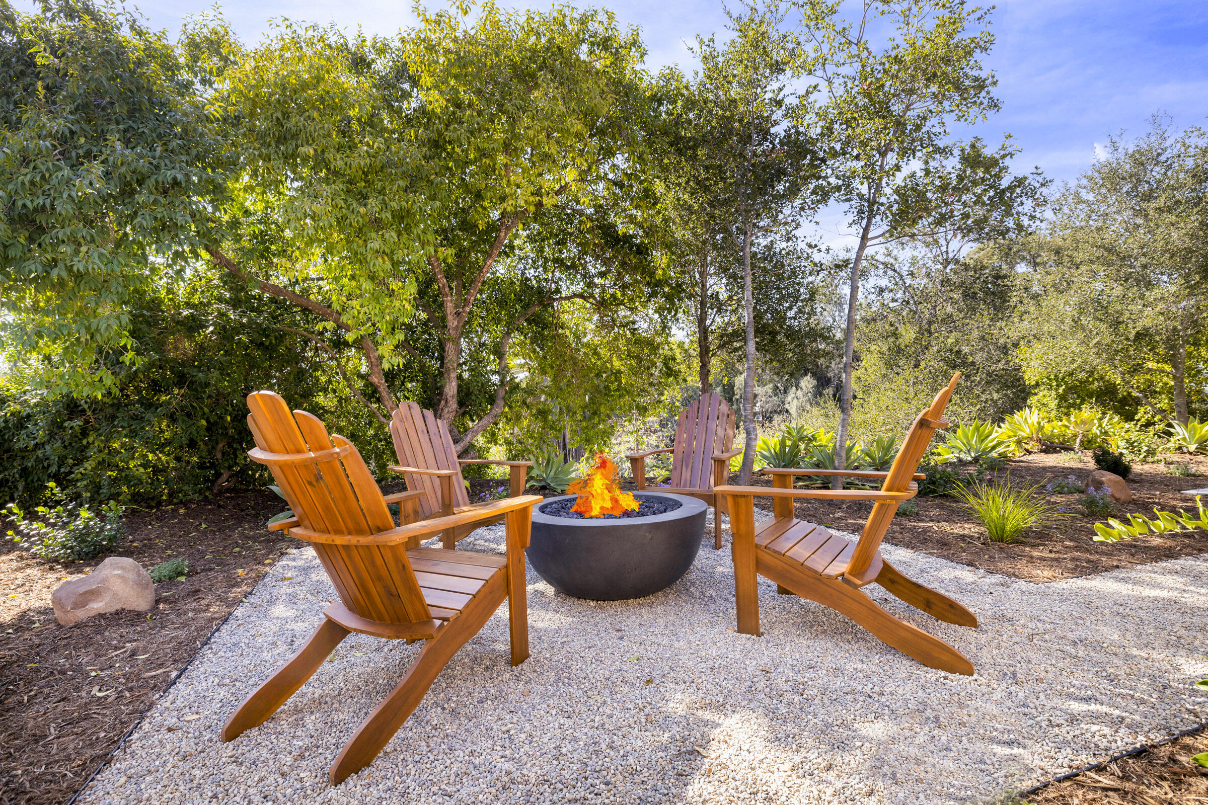 543 N La Cumbre Road