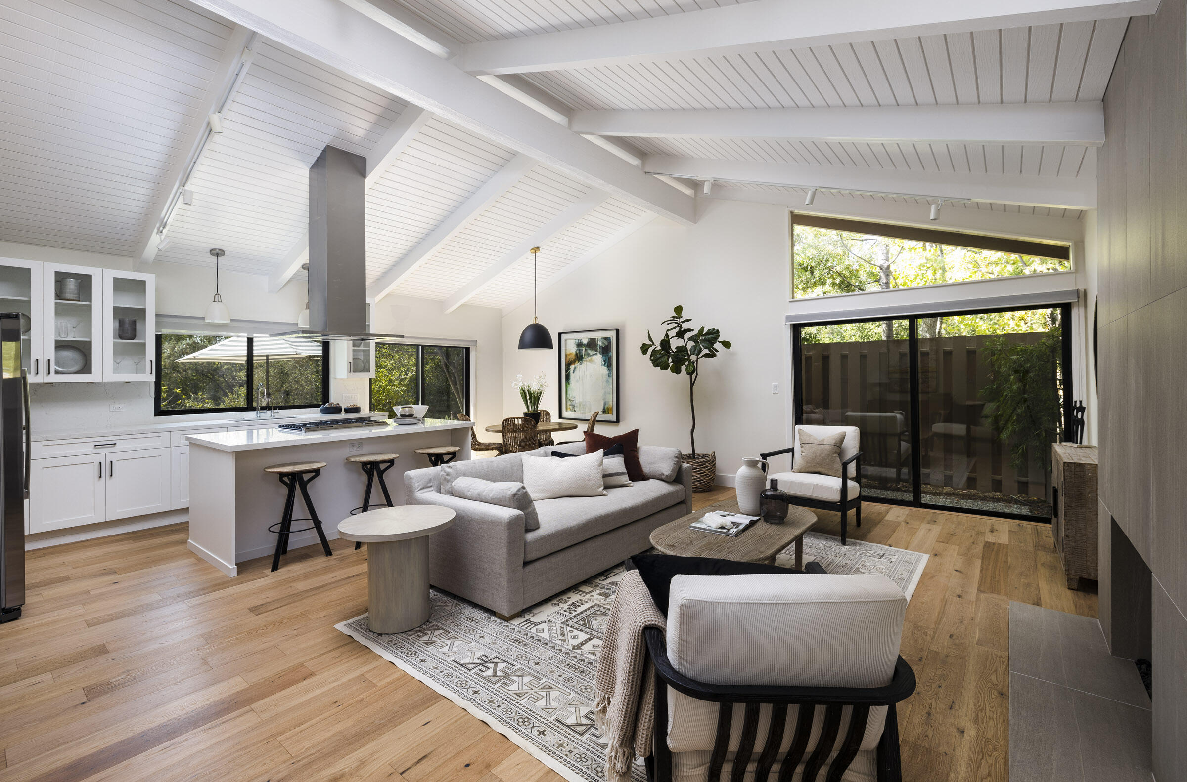 543 N La Cumbre Road