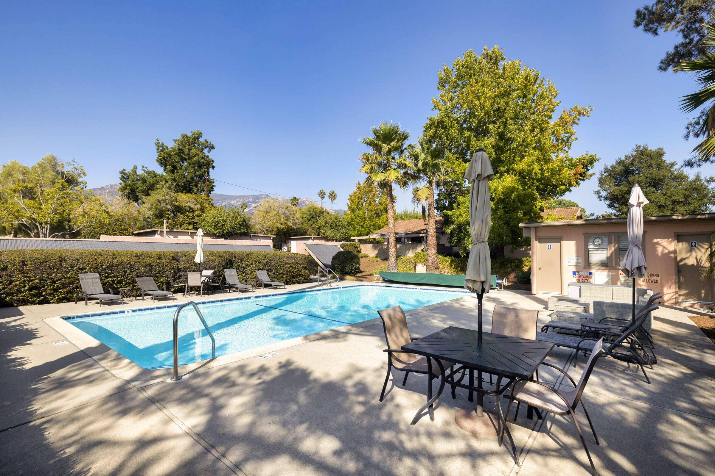 543 N La Cumbre Road