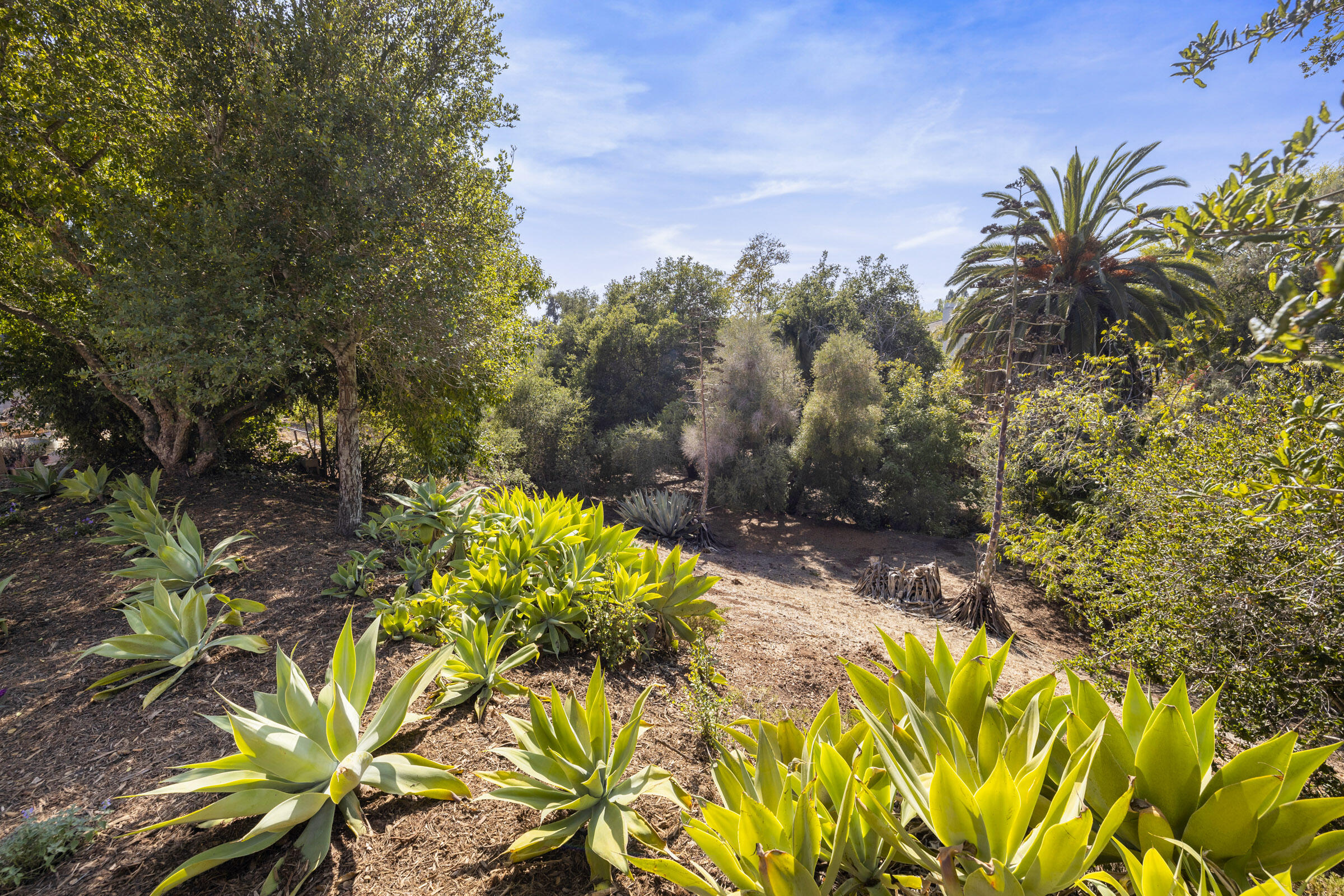 543 N La Cumbre Road